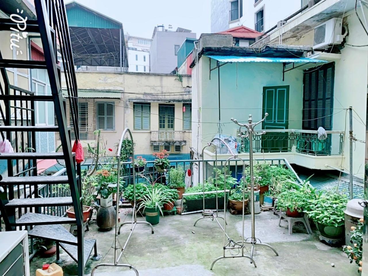 Cozy Homestay With Large Bed, Private Bathroom, Large Balcony Hanói Exterior foto