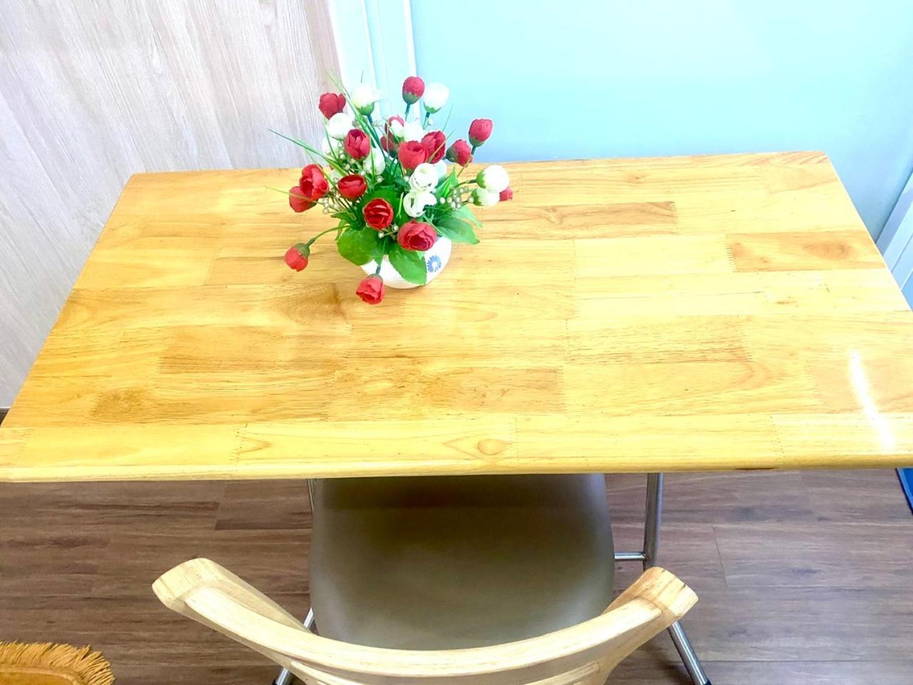 Cozy Homestay With Large Bed, Private Bathroom, Large Balcony Hanói Exterior foto